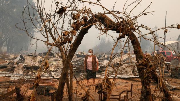 Fires have been raging in central and southern Chile, fanned by strong winds, hot temperatures and a prolonged drought. (Rodrigo Garrido / REUTERS) Fires have been raging in central and southern Chile, fanned by strong winds, hot temperatures and a prolonged drought. (Rodrigo Garrido / REUTERS)