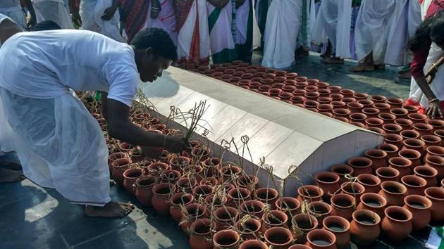 Tribals purify Kharsawan Sahid Sthal as CM supporters offered homage in shoes in Seraikela-Kharsawan, (HT Photo) Tribals purify Kharsawan Sahid Sthal as CM supporters offered homage in shoes in Seraikela-Kharsawan, (HT Photo)