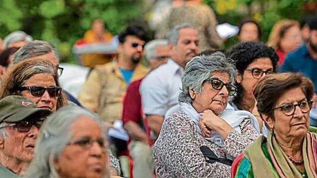 Fifty members of the Bandra West Residents’ Association took part in a two-hour meeting near Carter Road promenade on Sunday. (HT Photo) Fifty members of the Bandra West Residents’ Association took part in a two-hour meeting near Carter Road promenade on Sunday. (HT Photo)