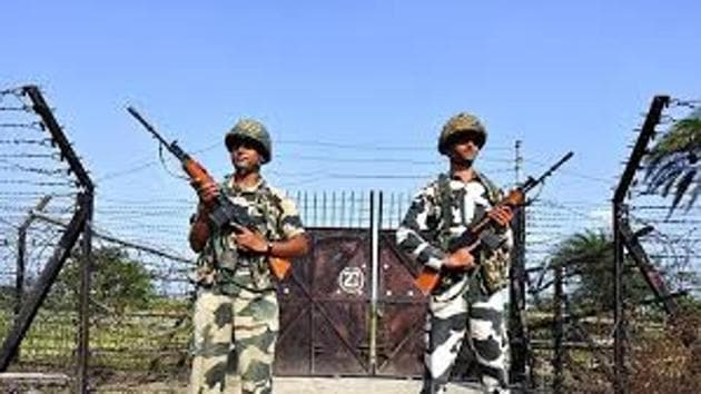 A caution was sent by union ministry of home affairs that Indo-Bangladesh border sector in Malda district, is increasingly becoming a corridor for movement of terrorists. (HT Photo) A caution was sent by union ministry of home affairs that Indo-Bangladesh border sector in Malda district, is increasingly becoming a corridor for movement of terrorists. (HT Photo)