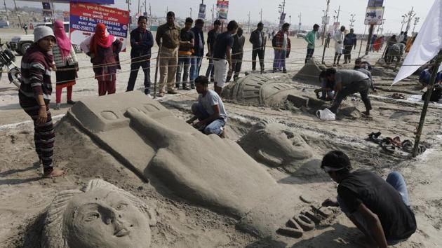Sand artists making sculptures at the Magh Mela in Allahabad on Sunday.(HT Photo)
