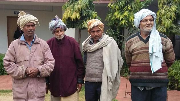 Mukhtiar Rai (left, in light brown jacket) was united with his father and his brother from Bihar’s Chhapra by tea-seller Nandlal Modi (right, in striped sweater) at Mukundgarh in Rajasthan’s Jhunjhunu district.(Salik Ahmad/ HT Photo)