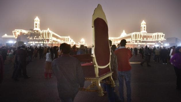 Closing time: Workers carry the chair of the President after the ceremony in New Delhi on Sunday. (Arun Sharma/HT photo) Closing time: Workers carry the chair of the President after the ceremony in New Delhi on Sunday. (Arun Sharma/HT photo)