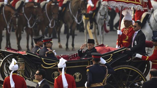 The ceremonial buggy: President Pranab Mukherjee escorted by his bodyguards arrives in a horse drawn carriage to attend the Beating Retreat Ceremony at Vijay Chowk in New Delhi on Sunday. (Virendra Singh Gosain/HT photo) The ceremonial buggy: President Pranab Mukherjee escorted by his bodyguards arrives in a horse drawn carriage to attend the Beating Retreat Ceremony at Vijay Chowk in New Delhi on Sunday. (Virendra Singh Gosain/HT photo)