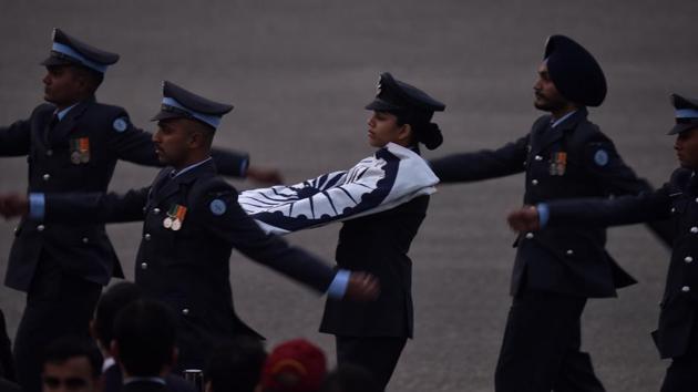 Air Force officers carry the Indian national flag during the ceremony. (Virendra Singh Gosain/HT photo) Air Force officers carry the Indian national flag during the ceremony. (Virendra Singh Gosain/HT photo)