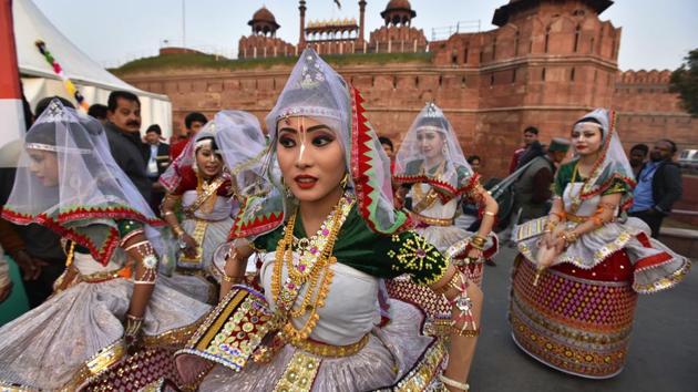 Manipur folk dance artists get ready to perform on stage during ‘Bharat Parv’, at Red Fort. The “Bharat Parv” event is being organized by the government at the Red Fort, Delhi from 26th to 31st January 2017, as part of the Republic Day 2017 celebrations. (Raj K Raj/HT PHOTO)