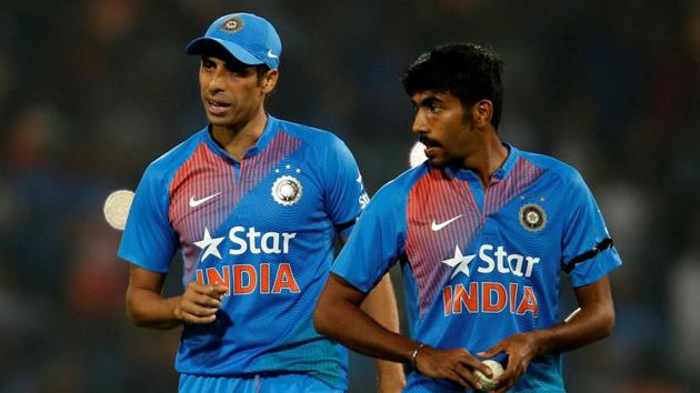 Ashish Nehra (L) and Jasprit Bumrah speak during the T20 match against England in Nagpur.(REUTERS)