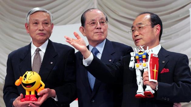 Japanese toy maker Bandai Co President Takeo Takasu (R), holding the company's "Gundam" figure, poses for photographers with Masaya Nakamura (C), chairman and founder of videogame company Namco Ltd, creator of "Pac-Man", and vice-chairman Kyushiro Takagi at a news conference in Tokyo in May 2, 2005. (Reuters) Japanese toy maker Bandai Co President Takeo Takasu (R), holding the company's "Gundam" figure, poses for photographers with Masaya Nakamura (C), chairman and founder of videogame company Namco Ltd, creator of "Pac-Man", and vice-chairman Kyushiro Takagi at a news conference in Tokyo in May 2, 2005. (Reuters)