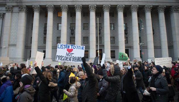 Protesters march to the offices of Customs and Border Patrol in Manhattan to protest President Trump's Executive order imposing controls on travelers from Iran, Iraq, Libya, Somalia, Sudan, Syria and Yemen, January 29, 2017 in New York. (AFP Photo) Protesters march to the offices of Customs and Border Patrol in Manhattan to protest President Trump's Executive order imposing controls on travelers from Iran, Iraq, Libya, Somalia, Sudan, Syria and Yemen, January 29, 2017 in New York. (AFP Photo)