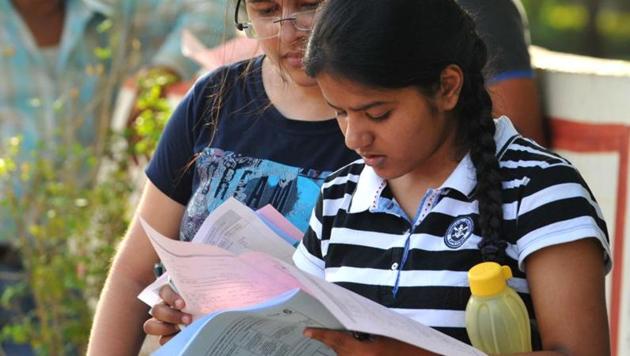 Students outside the examination centre after Joint Entrance Examination (JEE) in Indore on Sunday, May 22, 2016. (HT File Photo) Students outside the examination centre after Joint Entrance Examination (JEE) in Indore on Sunday, May 22, 2016. (HT File Photo)