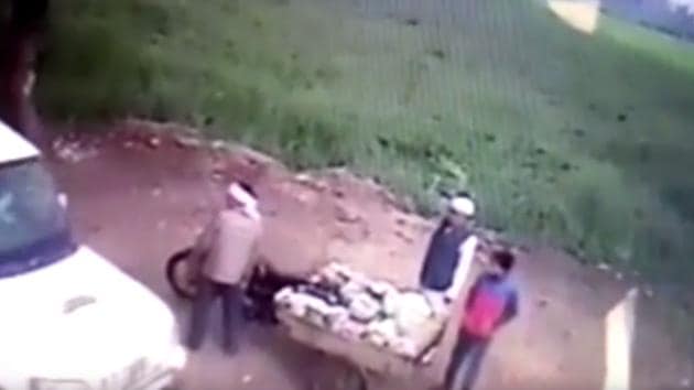 A still image from CCTV footage shows Manjeet Mahal’s father buying vegetables outside his house just before he was shot by five assailants. A still image from CCTV footage shows Manjeet Mahal’s father buying vegetables outside his house just before he was shot by five assailants.