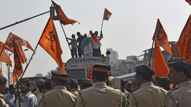 The protesters near Panjarpol, Chembur. (Vijayanand Gupta/HT PHOTO)