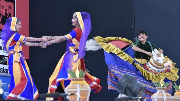 Schoolchildren perform a folk dance at the Kala Ghoda Festival, 2016.(HT File Photo)