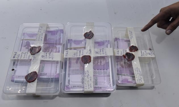 The ED had registered a money laundering case against seven people based on a CBI FIR in the case and had seized new notes worth Rs 91.94 lakh in Rs 2,000 notes from them.(Raj K Raj/HT File)