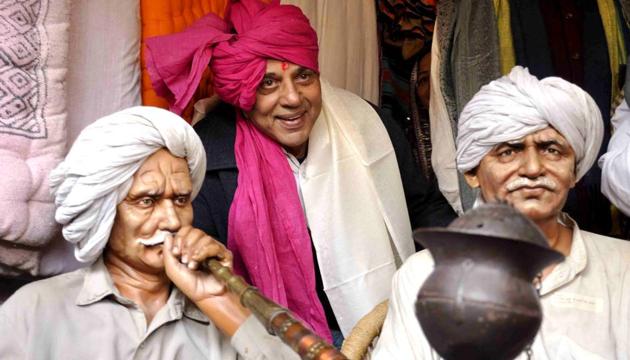 Actor Dharmenda inaugurated the 30th edition of Surajkund International Crafts Mela in Faridabad last year. (Subhash Sharma/HT Photo) Actor Dharmenda inaugurated the 30th edition of Surajkund International Crafts Mela in Faridabad last year. (Subhash Sharma/HT Photo)