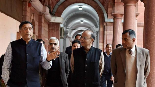 Union finance minister Arun Jaitley with chief economic adviser Arvind Subramanian (L) and economic affairs secretary Shaktikanta Das (2nd L) at North Block in New Delhi . Despite the government’s claims about rapid GDP growth, indicators such as credit growth, private investment, export performance and job creation point to a weaker economy than what headline numbers suggest(PTI)