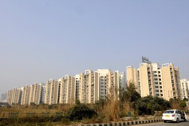 Real estate prices have fallen following the demonetisation move and are expected to fall further as investing undeclared income in real estate will become difficult.(Sunil Ghosh, HT Photo)