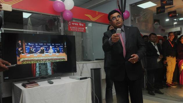 Anil Kumar , chief post master general, Jharkhand circle exhibiting the online inauguration of India Post Payment Bank on Monday,(Parwaz Khan/HT Photo) Anil Kumar , chief post master general, Jharkhand circle exhibiting the online inauguration of India Post Payment Bank on Monday,(Parwaz Khan/HT Photo)