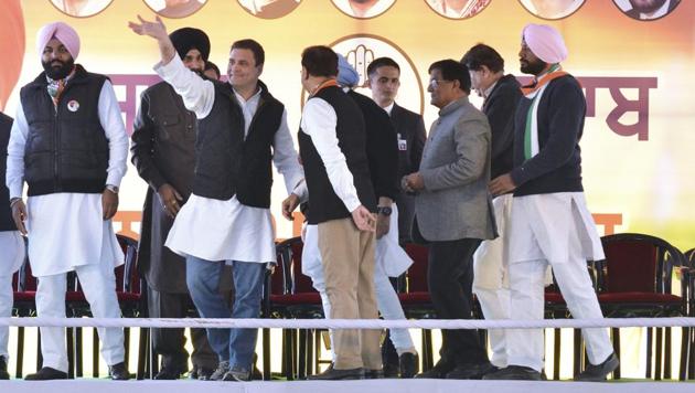 Congress party vice president Rahul Gandhi waves to the gathering during an election campaign rally in Amritsar on Jan 27.(AP Photo)