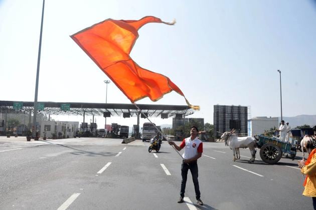 Protesters from the Maratha community at Khed Shivapur toll plaza on the Mumbai-Bangalore Highway near Pune on Tuesday. (HT)