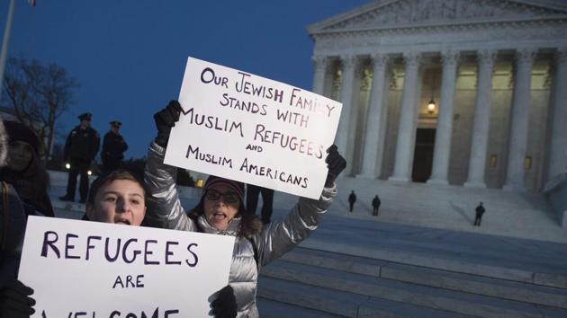 Demonstrators protest against US President Donald Trump and his administration's ban of travellers from seven countries. (AFP photo) Demonstrators protest against US President Donald Trump and his administration's ban of travellers from seven countries. (AFP photo)