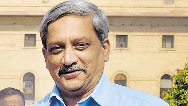New Delhi: Union Defence Minister Manohar Parrikar greets his Vietnamese counterpart Gen Ngo Xuan Lich during a welcome ceremony at South Block in New Delhi on Monday. PTI Photo by Manvender Vashist (PTI12_5_2016_000085B) (PTI) New Delhi: Union Defence Minister Manohar Parrikar greets his Vietnamese counterpart Gen Ngo Xuan Lich during a welcome ceremony at South Block in New Delhi on Monday. PTI Photo by Manvender Vashist (PTI12_5_2016_000085B) (PTI)