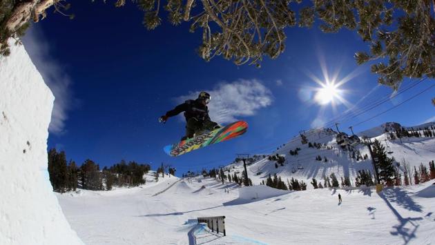Tyler Nicholson of Canada practices prior to the FIS Snowboard World Cup 2017 Ladies' Snowboard Halfpipe during the Toyota U.S. Grand Prix. (Sean M. Haffey/Getty Images / AFP) Tyler Nicholson of Canada practices prior to the FIS Snowboard World Cup 2017 Ladies' Snowboard Halfpipe during the Toyota U.S. Grand Prix. (Sean M. Haffey/Getty Images / AFP)