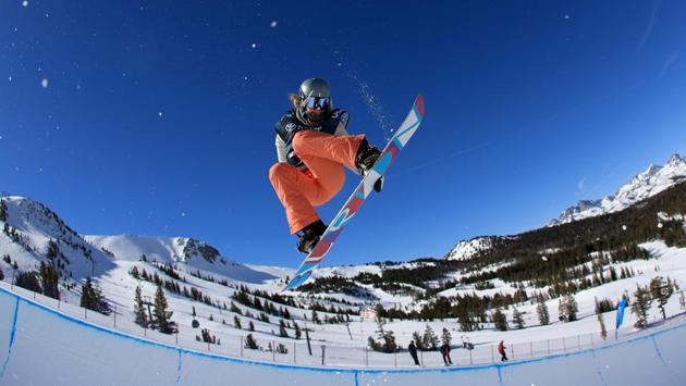 Emily Arthur of Australia takes a practice run at the FIS Snowboard World Cup 2017 Ladies' Snowboard Halfpipe during the Toyota U.S. Grand Prix at Mammoth Mountain on January 31, 2017 in Mammoth, California. (Sean M. Haffey/Getty Images / AFP) Emily Arthur of Australia takes a practice run at the FIS Snowboard World Cup 2017 Ladies' Snowboard Halfpipe during the Toyota U.S. Grand Prix at Mammoth Mountain on January 31, 2017 in Mammoth, California. (Sean M. Haffey/Getty Images / AFP)