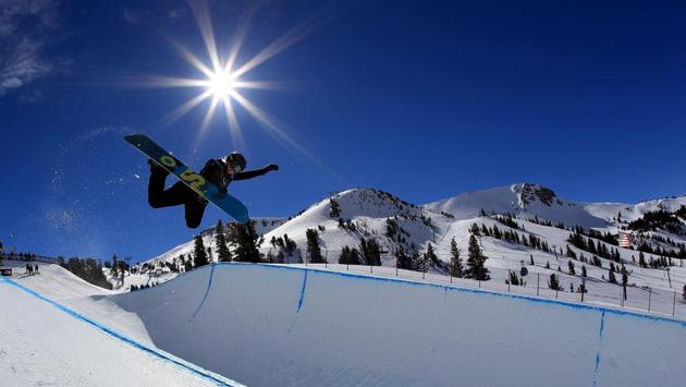 Jenna Dramise takes a practice run during the FIS Snowboard World Cup 2017 Ladies' Snowboard Halfpipe during the Toyota U.S. Grand Prix at Mammoth Mountain on January 31, 2017 in Mammoth, California. (Sean M. Haffey/Getty Images / AFP) Jenna Dramise takes a practice run during the FIS Snowboard World Cup 2017 Ladies' Snowboard Halfpipe during the Toyota U.S. Grand Prix at Mammoth Mountain on January 31, 2017 in Mammoth, California. (Sean M. Haffey/Getty Images / AFP)