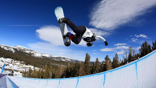 Lee-Jun Kweon of Korea takes a practice run during the FIS Snowboard World Cup 2017 Men's Snowboard Halfpipe during the Toyota U.S. Grand Prix at Mammoth Mountain on January 31, 2017 in Mammoth, California. (Sean M. Haffey/Getty Images / AFP) Lee-Jun Kweon of Korea takes a practice run during the FIS Snowboard World Cup 2017 Men's Snowboard Halfpipe during the Toyota U.S. Grand Prix at Mammoth Mountain on January 31, 2017 in Mammoth, California. (Sean M. Haffey/Getty Images / AFP)