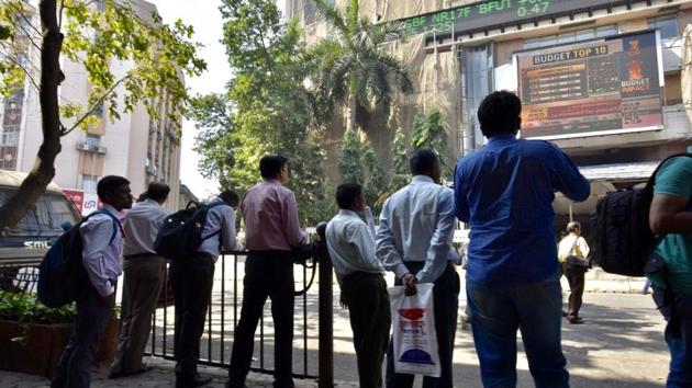 After Finance Minister Arun Jaitley delivered his Budget speech on Wednesday, people at the Bombay Stock Exchange had mixed views about what the budget had to offer. (Arijit Sen/HT) After Finance Minister Arun Jaitley delivered his Budget speech on Wednesday, people at the Bombay Stock Exchange had mixed views about what the budget had to offer. (Arijit Sen/HT)