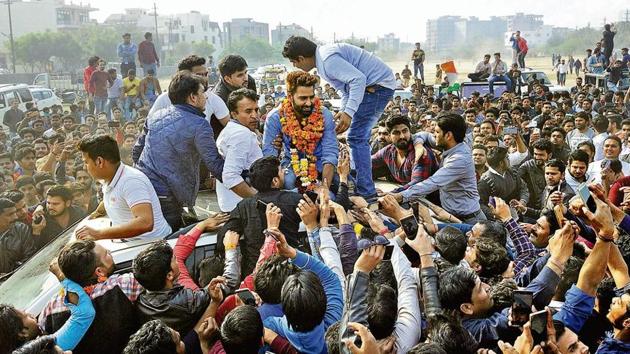 More than 3000 fans in hundreds of vehicles thronged the public ground in Sector 46, Noida, to welcome the Bigg Boss 10 winner. (Sunil Ghosh/HT Photo) More than 3000 fans in hundreds of vehicles thronged the public ground in Sector 46, Noida, to welcome the Bigg Boss 10 winner. (Sunil Ghosh/HT Photo)