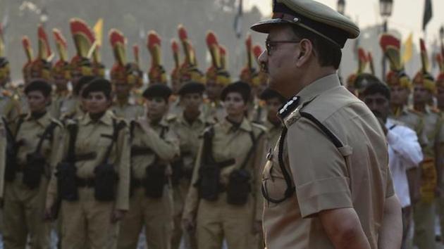 Alok Verma looks on at women commandos marching at Amar Jawan Jyoti, India Gate, when he was the Delhi Police commissioner. (HT Photo) Alok Verma looks on at women commandos marching at Amar Jawan Jyoti, India Gate, when he was the Delhi Police commissioner. (HT Photo)