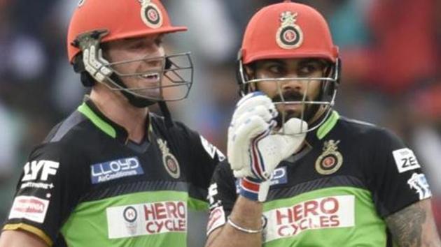 Royal Challengers Bangalore’s Virat Kohli and AB De Villiers during an IPL match against Gujarat Lions at Chinnaswamy Stadium in Bangalore last year.(HT Photo)