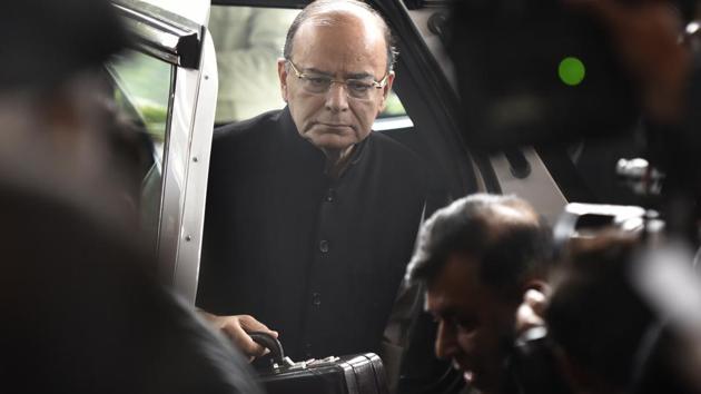 Finance minister Arun Jaitley arrives at the Parliament House to present the Union Budget 2017-18 on Wednesday.(Sonu Mehta/HT Photo)