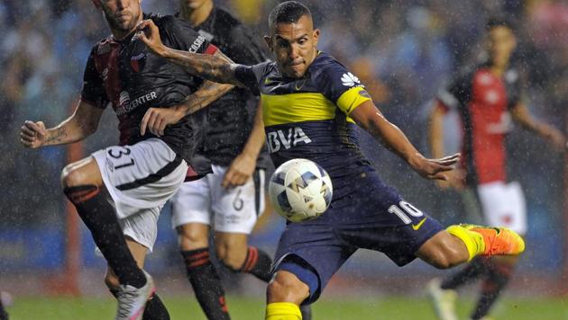 Carlos Tevez (R) will go to Chinese Super League club Shanghai Shenhua from Boca Juniors.