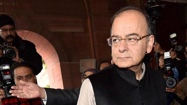 Finance minister Arun Jaitley arrives in the Parliament ahead of the annual budget 2017-18 presentation in New Delhi on Wednesday.(PTI)