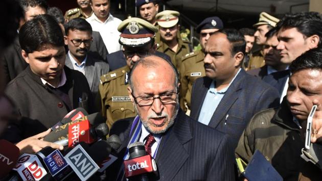 L-G Anil Baijal held a review meeting over parking issues which was attended by top officers dealing with the transport and traffic infrastructure in the city.(Sushil Kumar/HT PHOTO) L-G Anil Baijal held a review meeting over parking issues which was attended by top officers dealing with the transport and traffic infrastructure in the city.(Sushil Kumar/HT PHOTO)