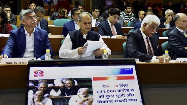 Industrialists Rahul Bajaj, SK Munjal, Rakesh Bharti Mittal, Naushad Forbesa and others during the live screening of the Union Budget 2017-18 presentation organised by CII in New Delhi.(PTI Photo)