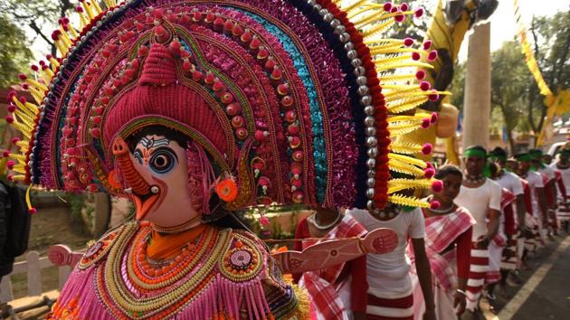 Artists from Jharkhand perform a dance during the press preview of Surajkund Mela at Faridabad, Haryana. For the first time in the history of Surajkund International Crafts Mela, Jharkhand has been chosen as a theme state, which begins on 1st of February at the sprawling Surajkund landscape. (Virendra Singh Gosain/HT Photo)
