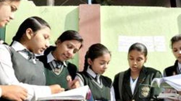 Girl students giving a last look at their notes before writing their CBSE exams at a centre in Moradabad.(PTI File Photo) Girl students giving a last look at their notes before writing their CBSE exams at a centre in Moradabad.(PTI File Photo)