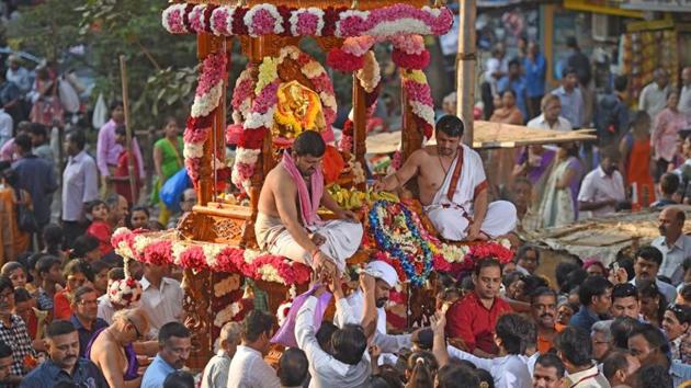 The Siddhivinayak Rath yatra for Ganesh Jayanti in Dadar, Mumbai, on Tuesday. (Pratik Chorge/HT) The Siddhivinayak Rath yatra for Ganesh Jayanti in Dadar, Mumbai, on Tuesday. (Pratik Chorge/HT)