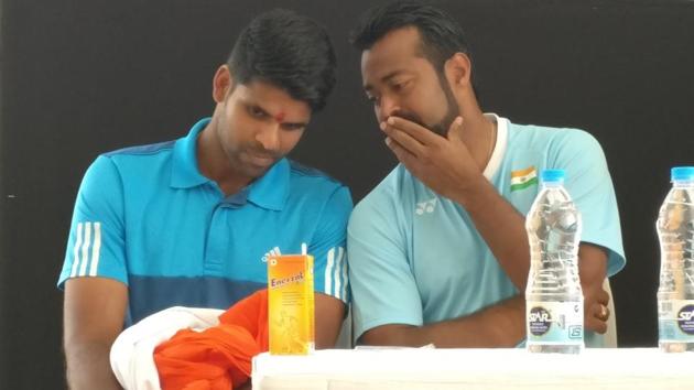 Leander Paes talks to Vishnu Vardhan during training, ahead of India’s Davis Cup Asia/Oceania Group 1 tie against New Zealand. (HT Photo) Leander Paes talks to Vishnu Vardhan during training, ahead of India’s Davis Cup Asia/Oceania Group 1 tie against New Zealand. (HT Photo)