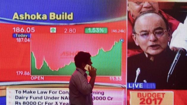 An invester watches live budget on a screen at the Bombay Stock Exchange in Mumbai on Wednesday.(PTI) An invester watches live budget on a screen at the Bombay Stock Exchange in Mumbai on Wednesday.(PTI)
