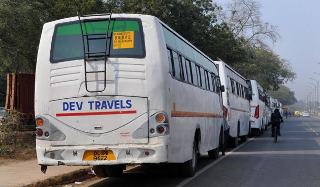 Gurgaon schools are under fire for hiring private buses from contractors to ferry students. (PARVEEN KUMAR/HT PHOTO) Gurgaon schools are under fire for hiring private buses from contractors to ferry students. (PARVEEN KUMAR/HT PHOTO)