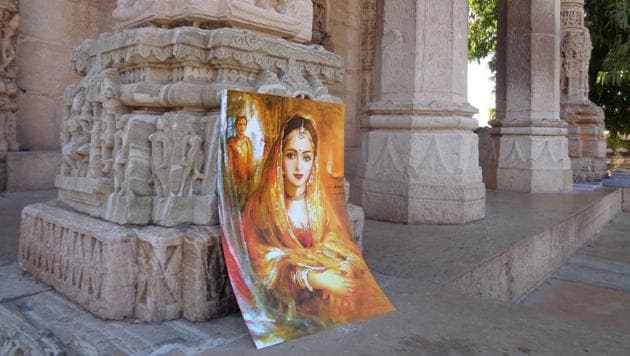 An artist’s impression of Padmavati being sold to tourists at Chittorgarh Fort.(Deep Mukherjee/HT Photo)