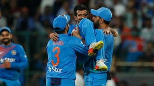 Yuzvendra Chaha gets picked up by Yuvraj Singh as the legspinner picked up a record haul of 6/25 in the third T20I versus England at the Chinnaswamy stadium.(BCCI)