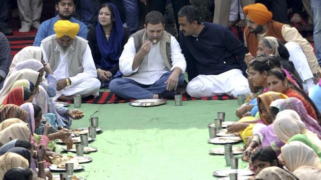 Congress vice-president Rahul Gandhi eats lunch with villagers at Ballian village in Punjab on Thursday. (Bharat Bhushan /HT Photo) Congress vice-president Rahul Gandhi eats lunch with villagers at Ballian village in Punjab on Thursday. (Bharat Bhushan /HT Photo)