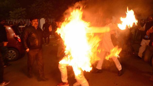 Five members of a Badaun-based family attempted self immolation in front of Vidhan Bhawan.(PTI File Photo) Five members of a Badaun-based family attempted self immolation in front of Vidhan Bhawan.(PTI File Photo)