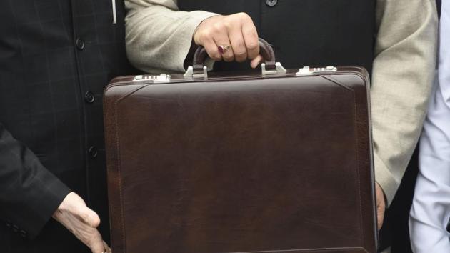 Finance Minister Arun Jaitley (C) leaves his office to table the budget in Parliament in New Delhi on February 1.(AFP)